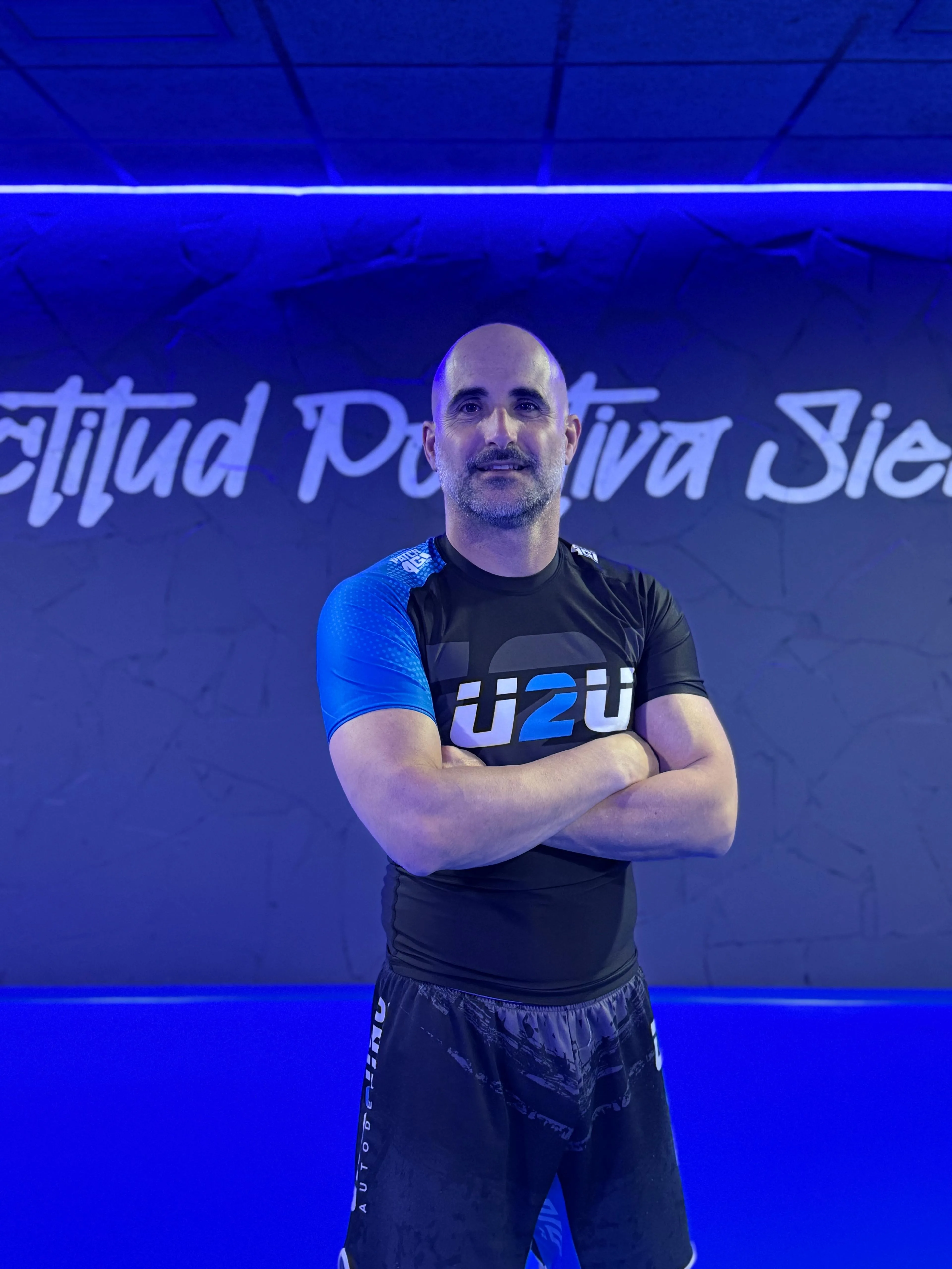 Entrenador de UNO2UNO en las instalaciones de la academia